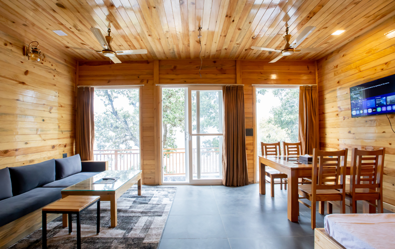 Luxury stay in Kanatal